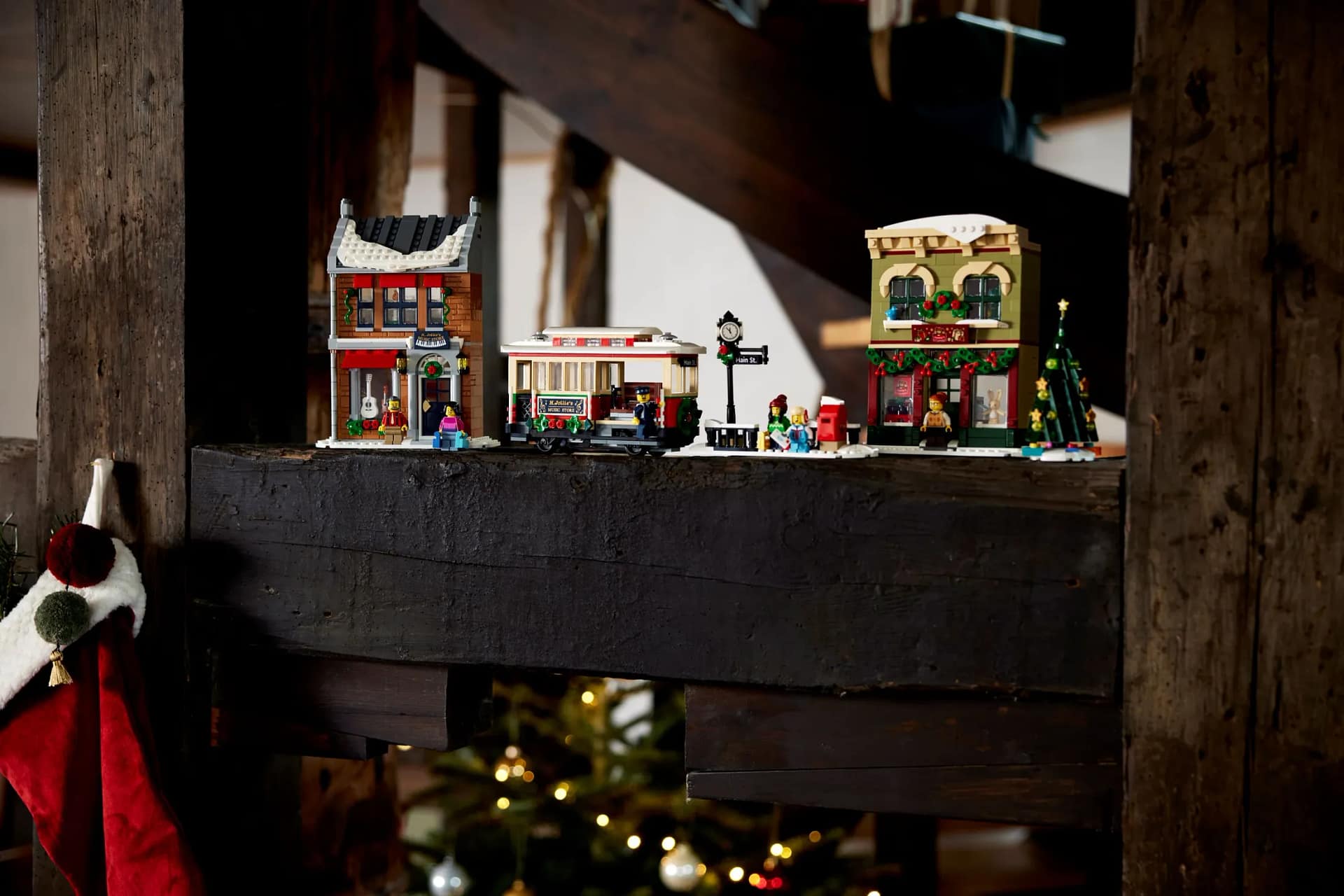 LEGO® 10308 Holiday Main Street - Icons