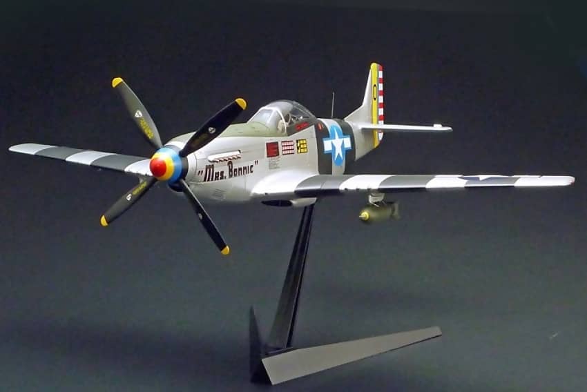 TAMIYA - 1:32 NORTH AMERICAN P-51D/K MUSTANG PACIFIC THEATER