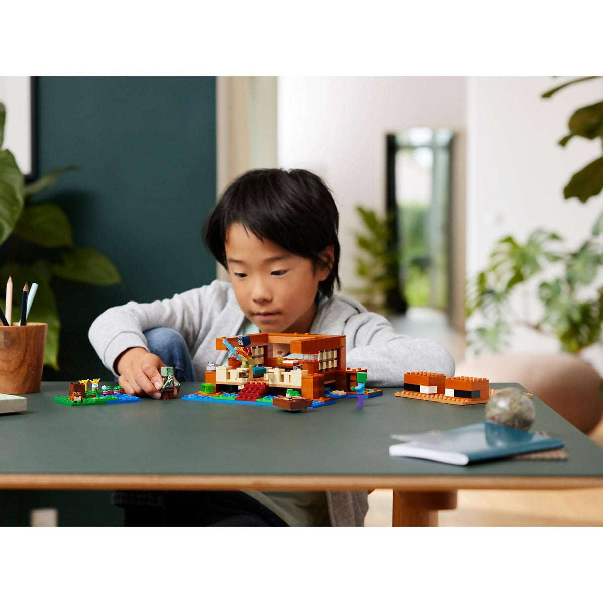 LEGO® 21256 The Frog House - Minecraft®