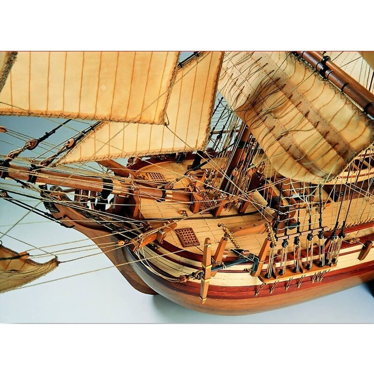 ARTESANIA - SCALE 1/48 HMS BOUNTY WOODEN SHIP MODEL (22810)