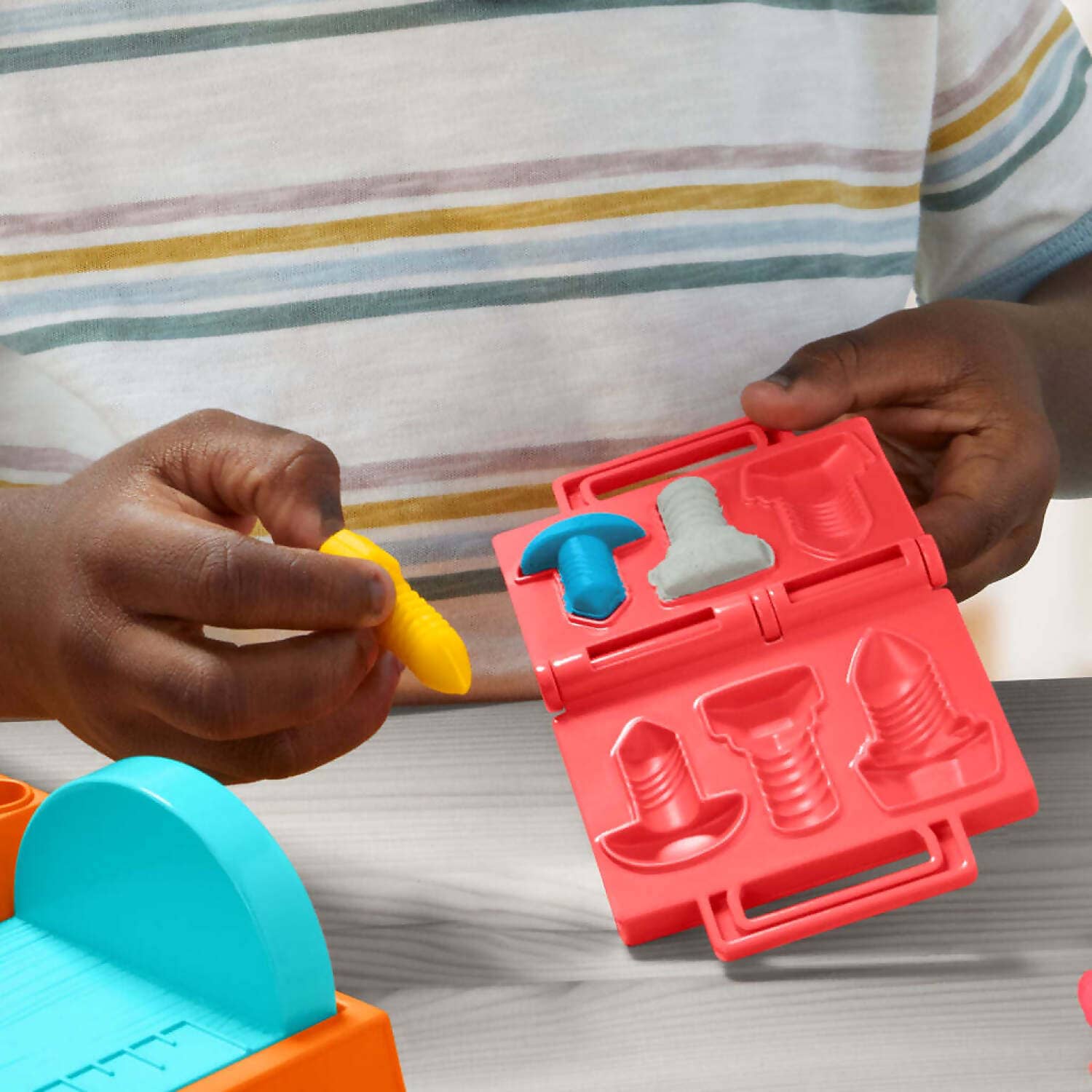 Play-Doh - Stamp & Saw Tool Bench - Hasbro