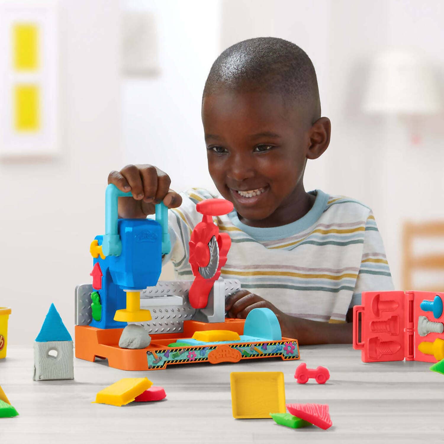 Play-Doh - Stamp & Saw Tool Bench - Hasbro