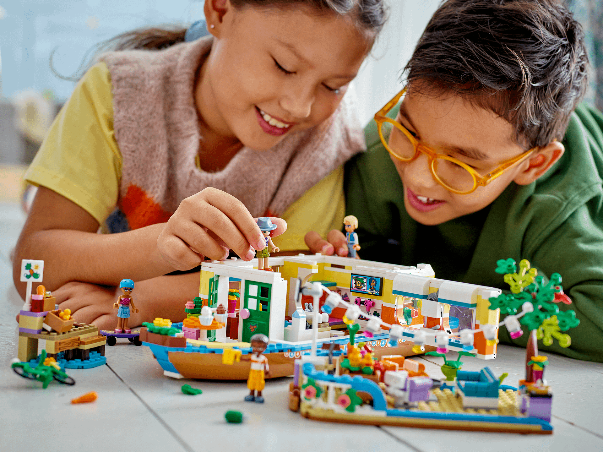 LEGO® 41702 Canal Houseboat - Friends