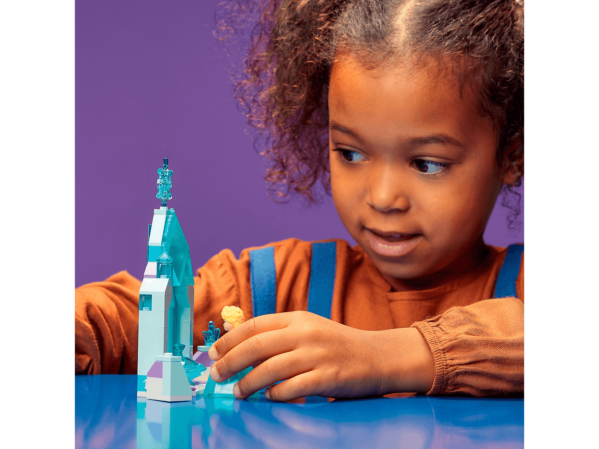 LEGO® 43199 Elsa s Castle Courtyard - Disney Princess