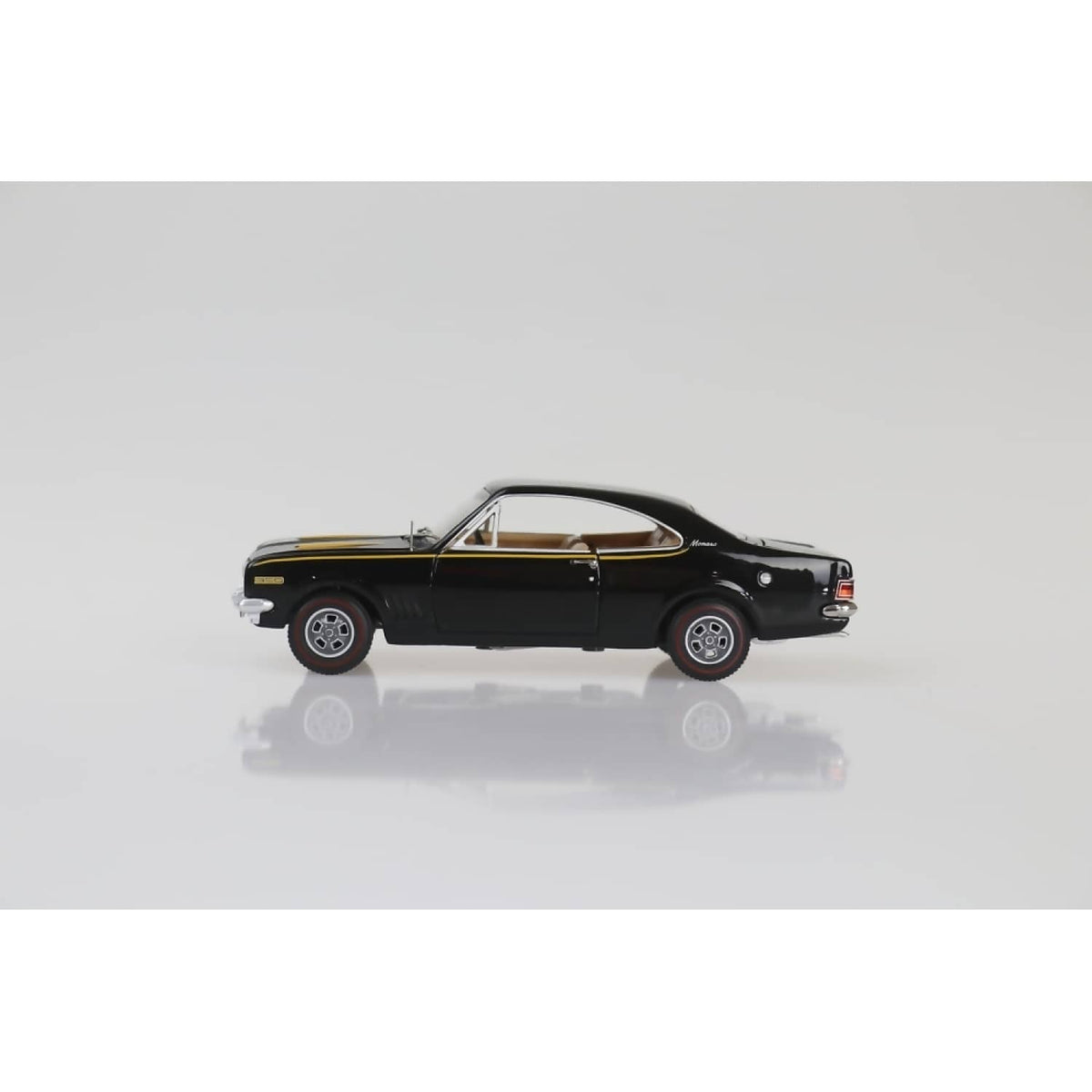 DDA COLLECTIBLES - 1:32 SCALE - 1970 BLACK HG HOLDEN MONARO GTS 350 - DIECAST MODEL