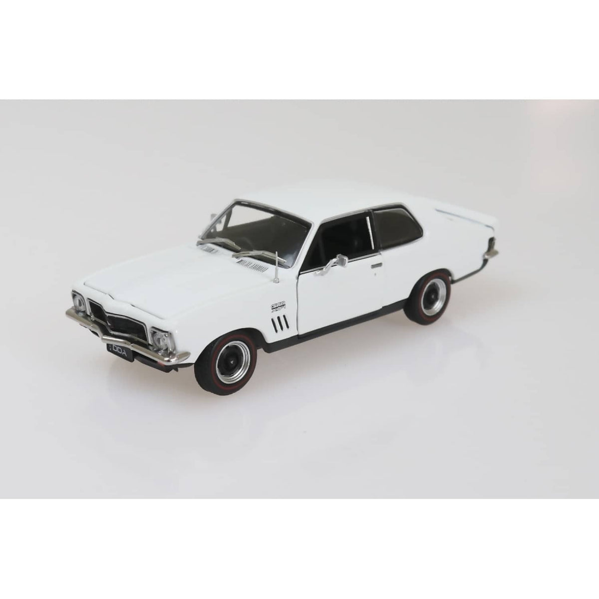 DDA COLLECTIBLES - 1:32 SCALE - WHITE LJ GTR XU-1 HOLDEN TORANA - DIECAST MODEL