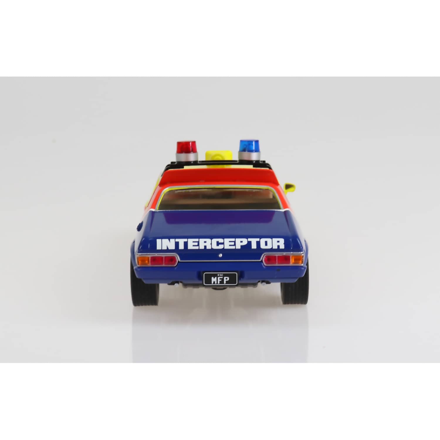 DDA COLLECTIBLES - 1:24 SCALE - XB FALCON MFP FIRST OF THE V8 INTERCEPTORS MOVIE - DIECAST MODEL
