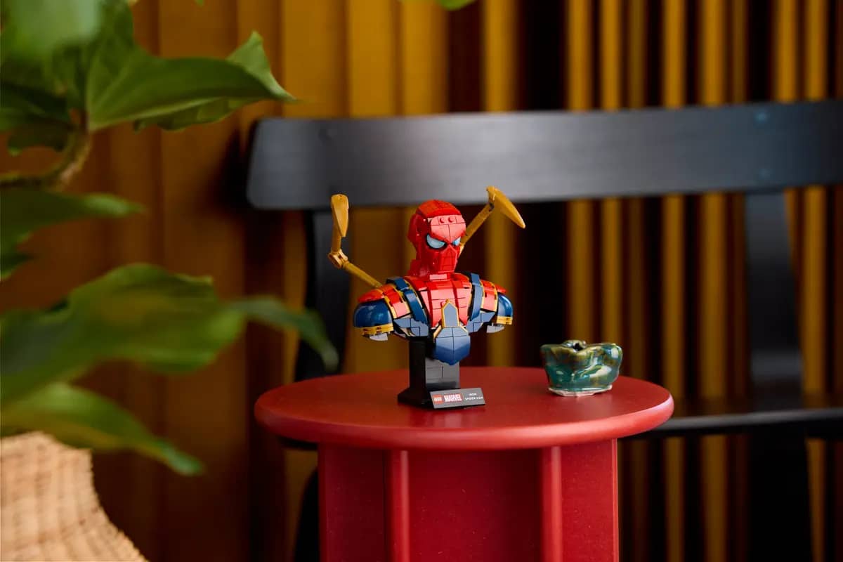 LEGO® 76326 Iron Spider-Man Bust - Marvel Super Heroes
