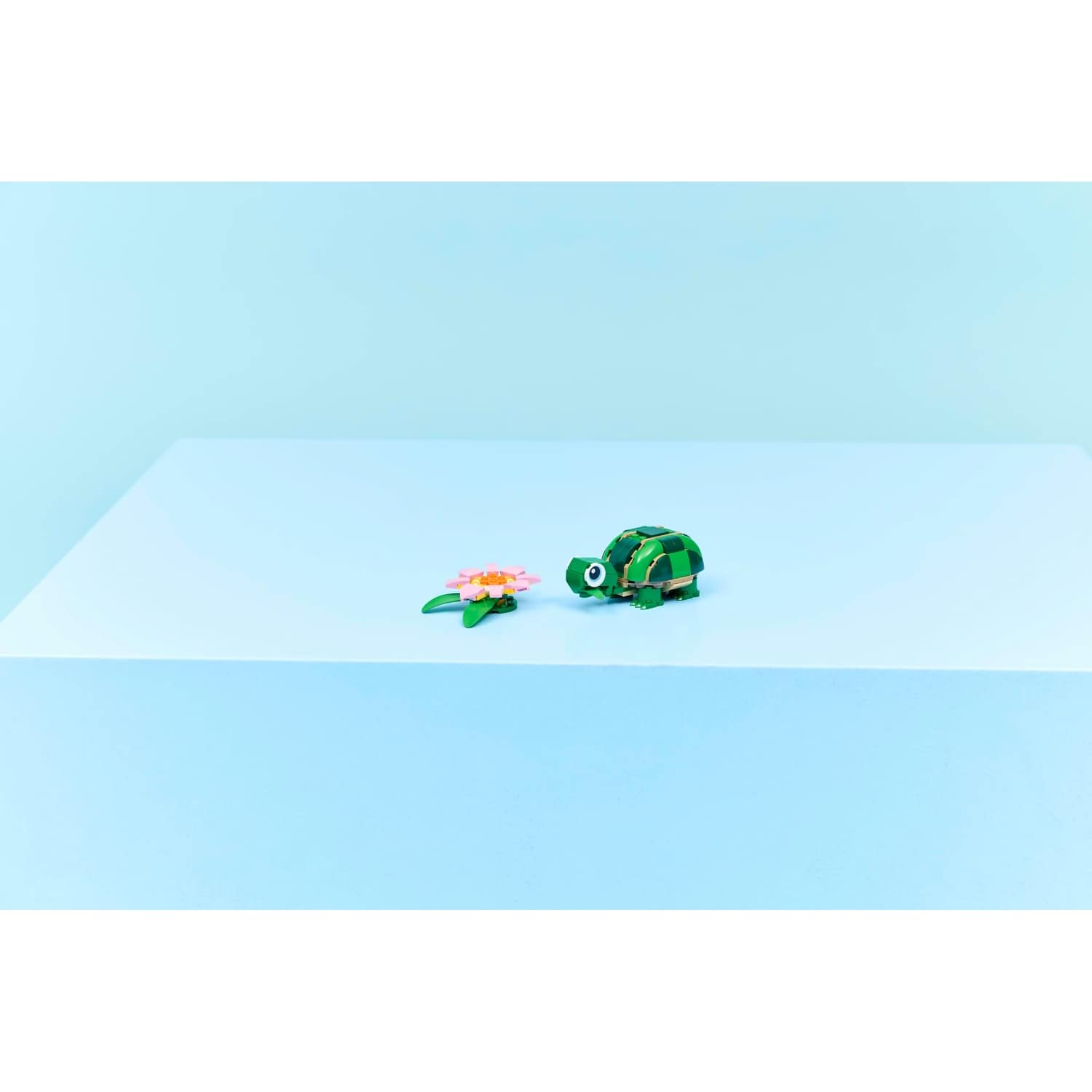 LEGO® 31377 Turtle with a Water Lily Flower - Creator 3-in-1