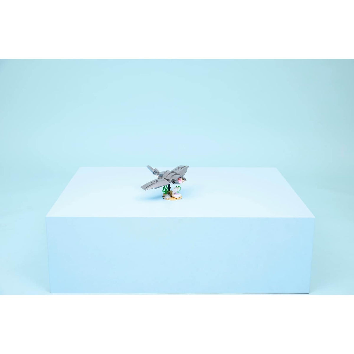 LEGO® 31381 Fierce Shark with a Treasure Chest - Creator 3-in-1