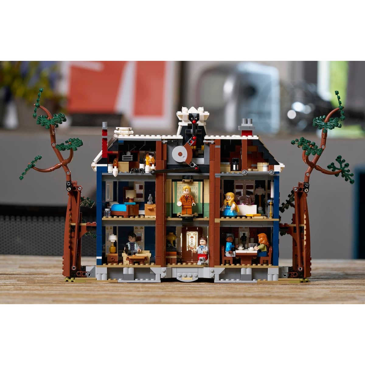 LEGO® 11370 Stranger Things: The Creel House - Icons