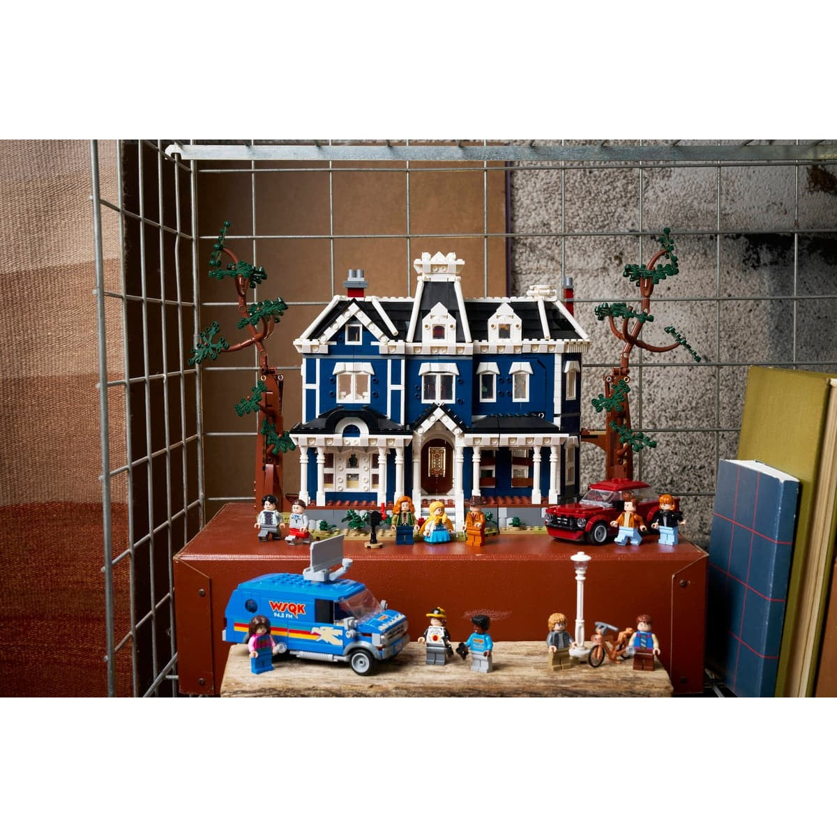 LEGO® 11370 Stranger Things: The Creel House - Icons