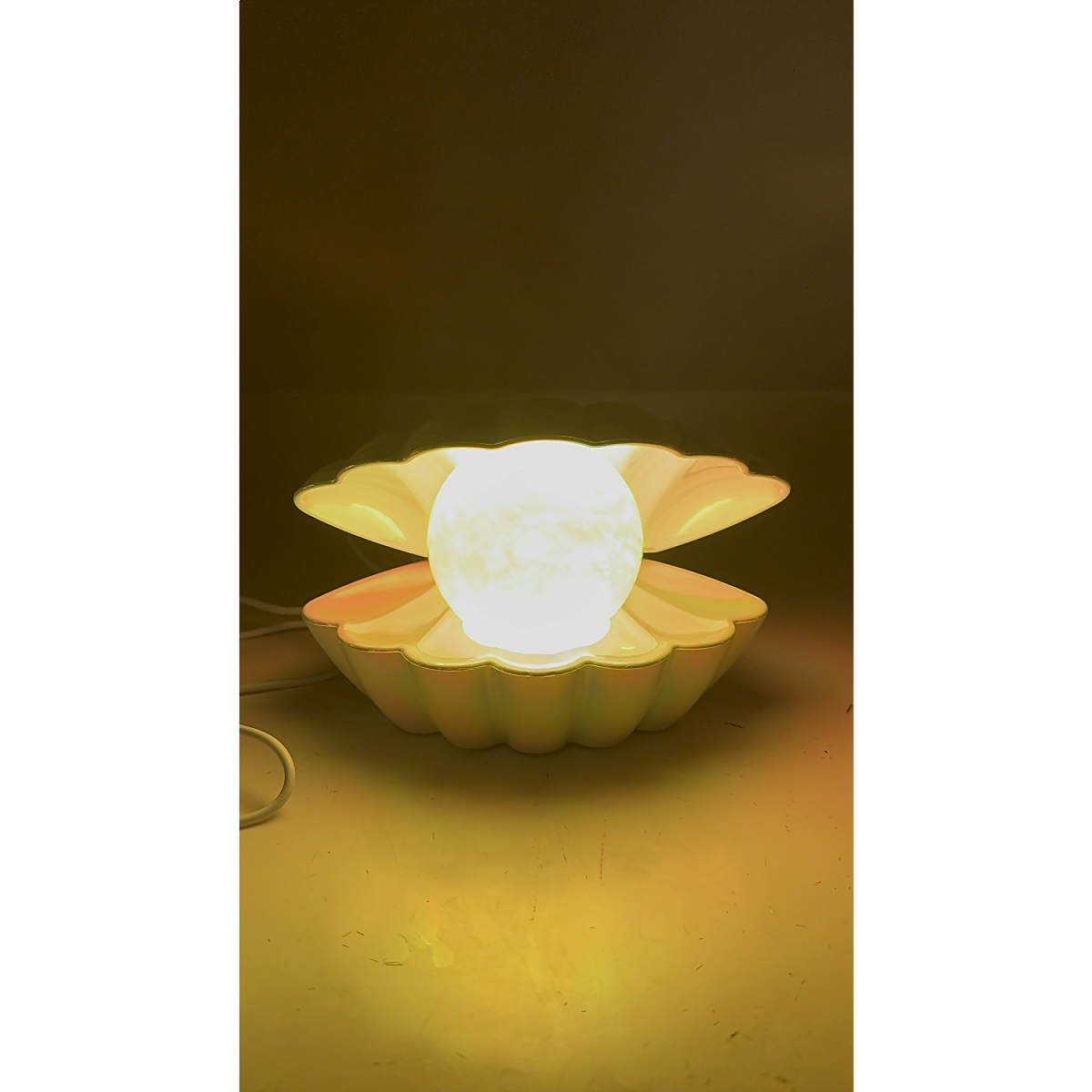 Cotton Candy - Clam Shell Cloud Lamp Pearl - LED Colour Changing Lamp
