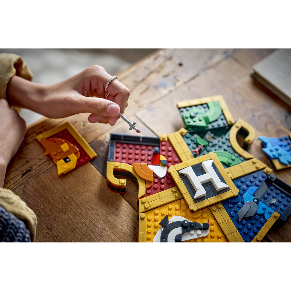 LEGO® 76462 Hogwarts House Crest - Harry Potter™
