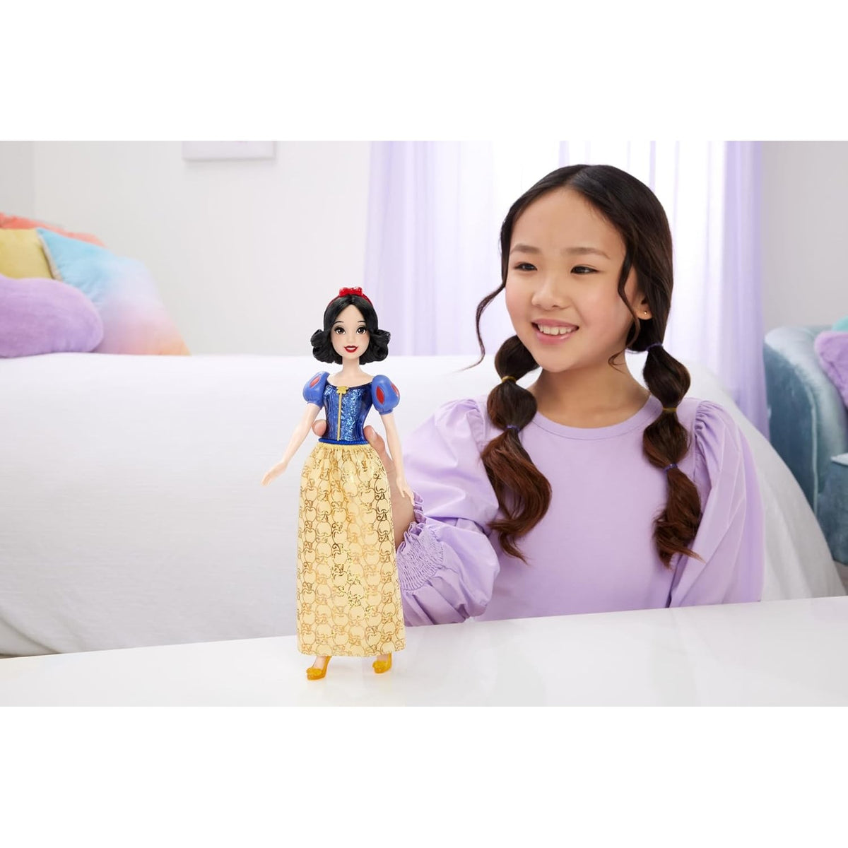Disney - Princess - Snow White Doll with Sparkling Fashion & Accessories - Mattel