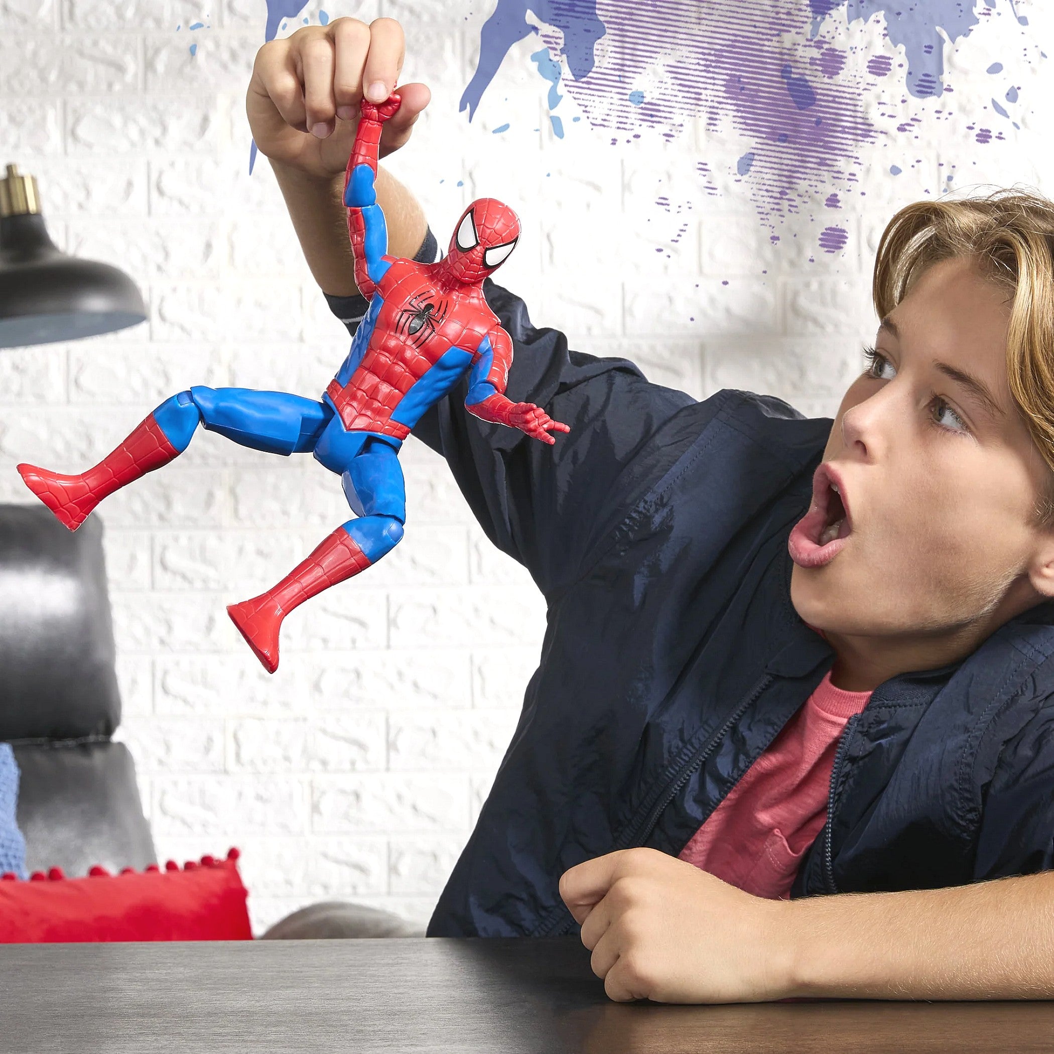 Spider-Man - Titan Series Marvel Spider-Man Figure - Hasbro