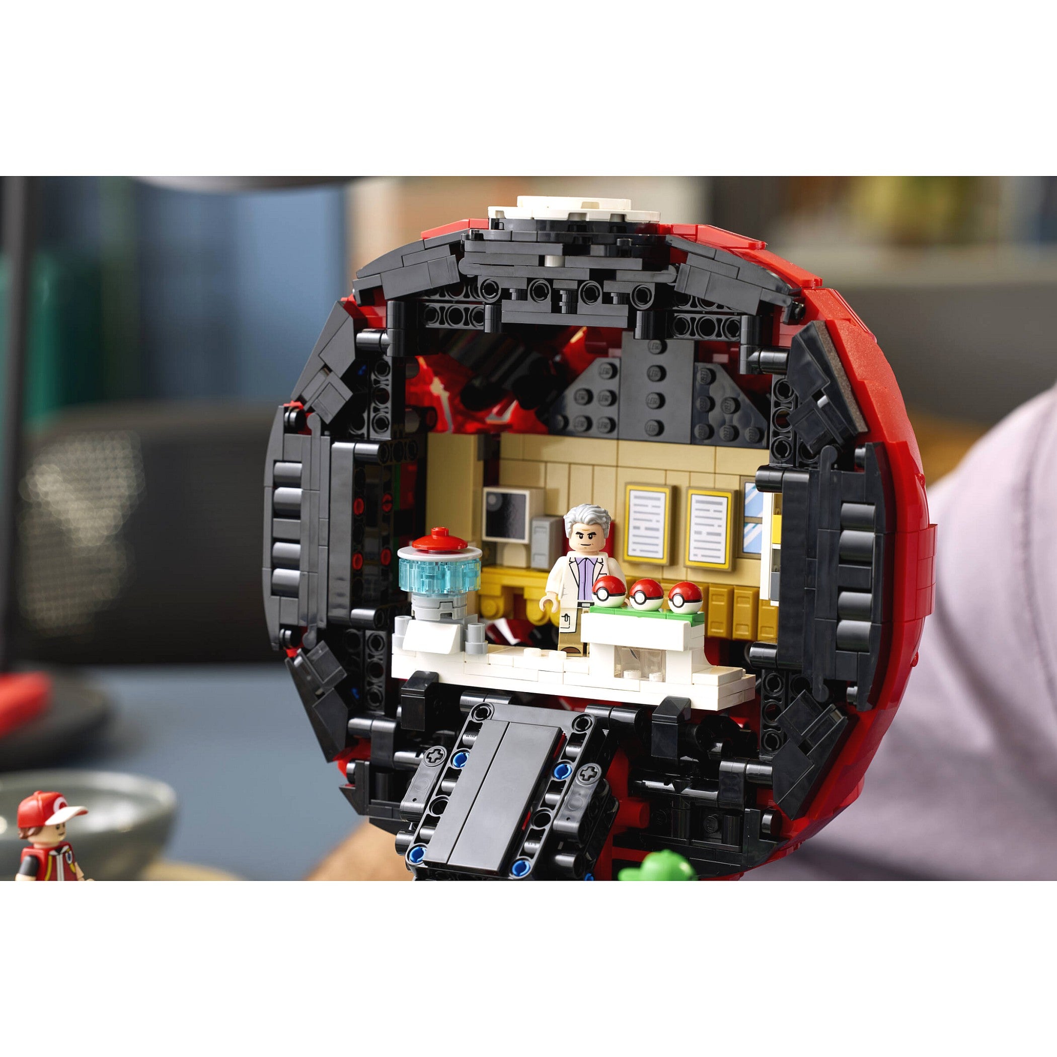 LEGO® 72154 Iconic Trainer Moments Poke Ball - Pokémon™
