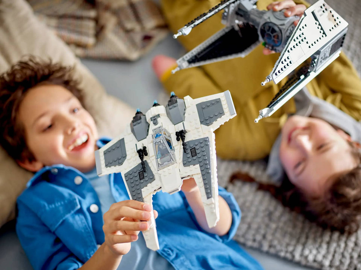 LEGO® 75348 Mandalorian Fang Fighter vs. TIE Interceptor - Star Wars™