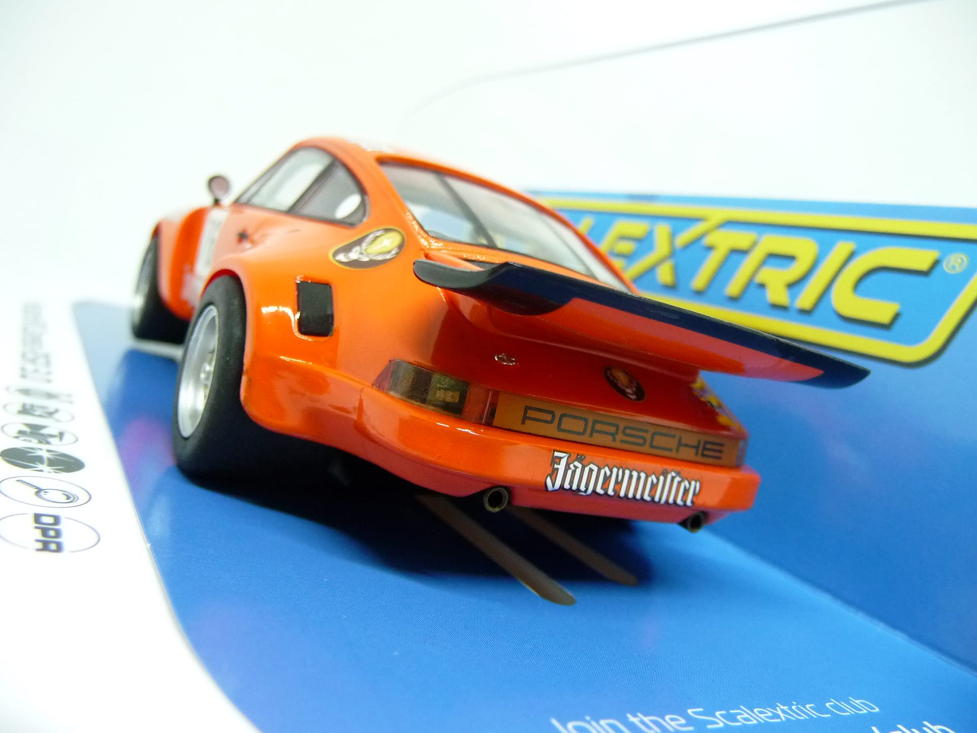 SCALEXTRIC - C4211 1:32 PORSCHE 911 CARRERA RSR SLOT CAR SUIT CARRERA