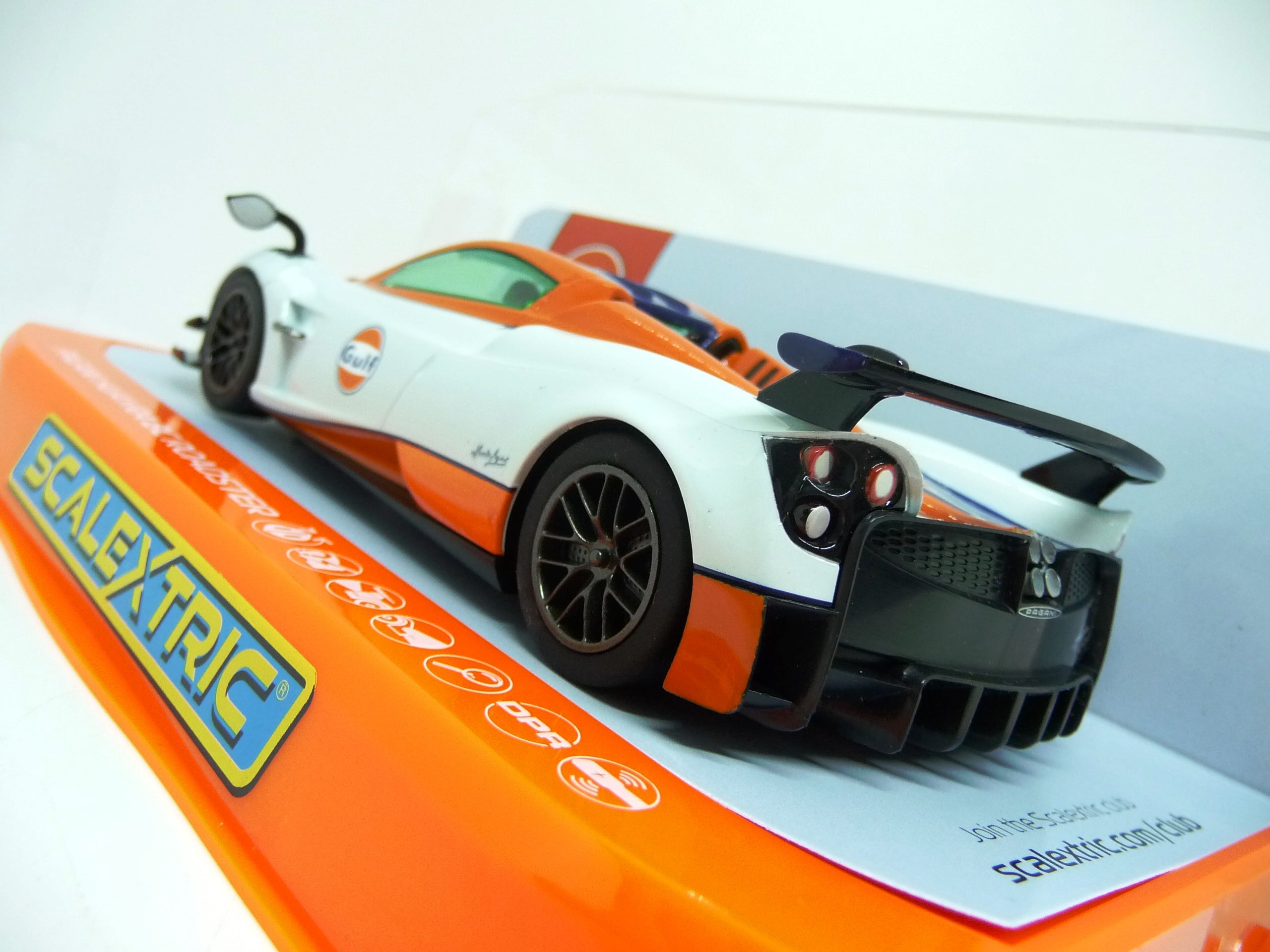 SCALEXTRIC - C4335 PAGANI HUAYRA BC ROADSTER - GULF EDITION