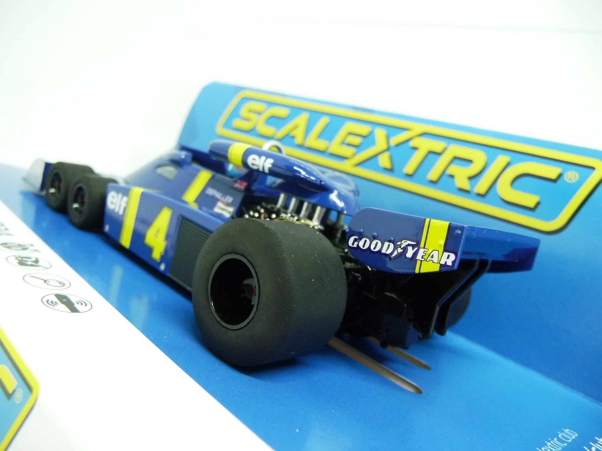 SCALEXTRIC - C4328 TYRRELL P34 - 1976 SPANISH GP