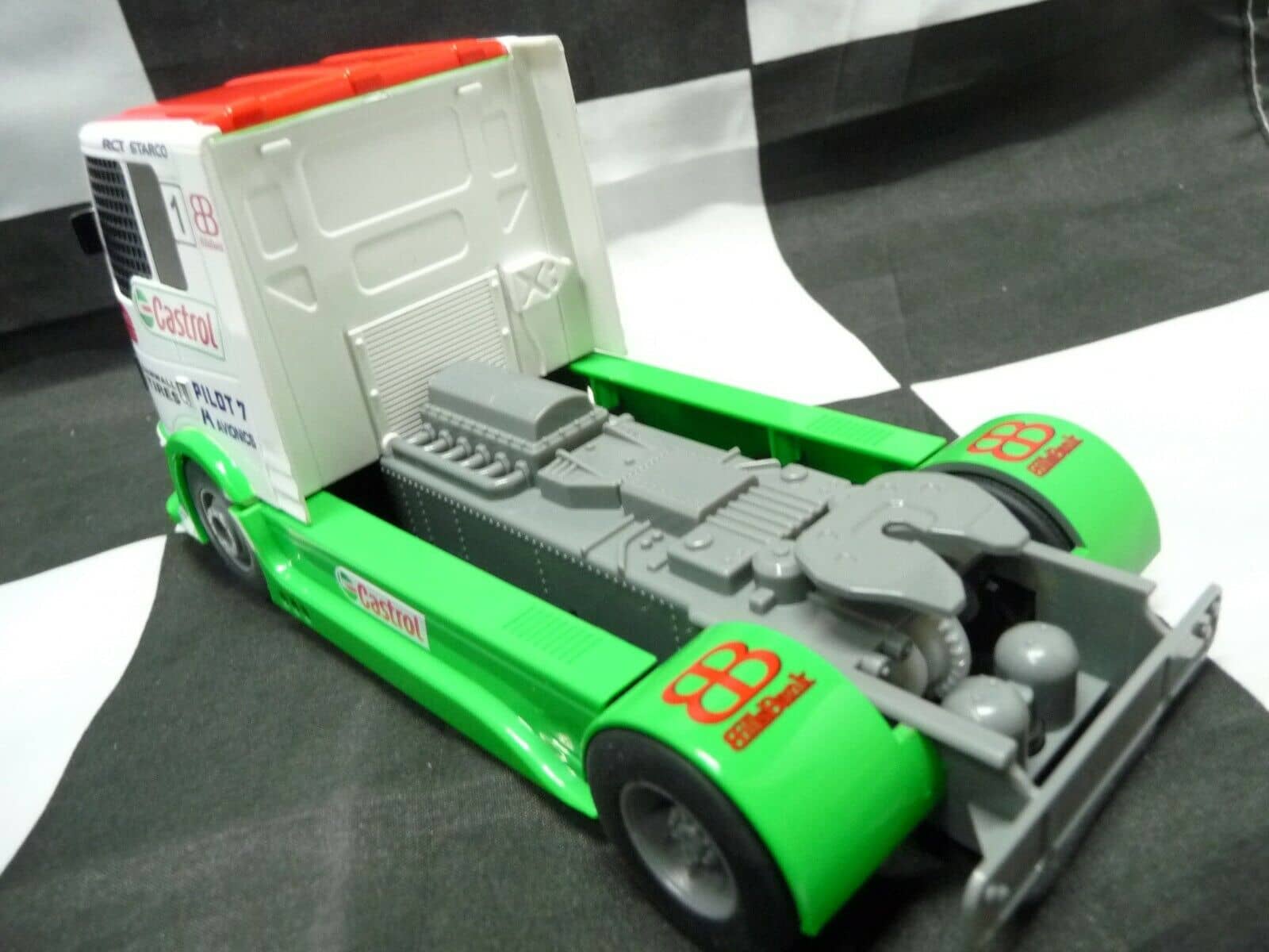 SCALEXTRIC - C4156 1:32 TEAM CASTROL RACING TRUCK SLOT CAR ALSO SUITS CARRERA