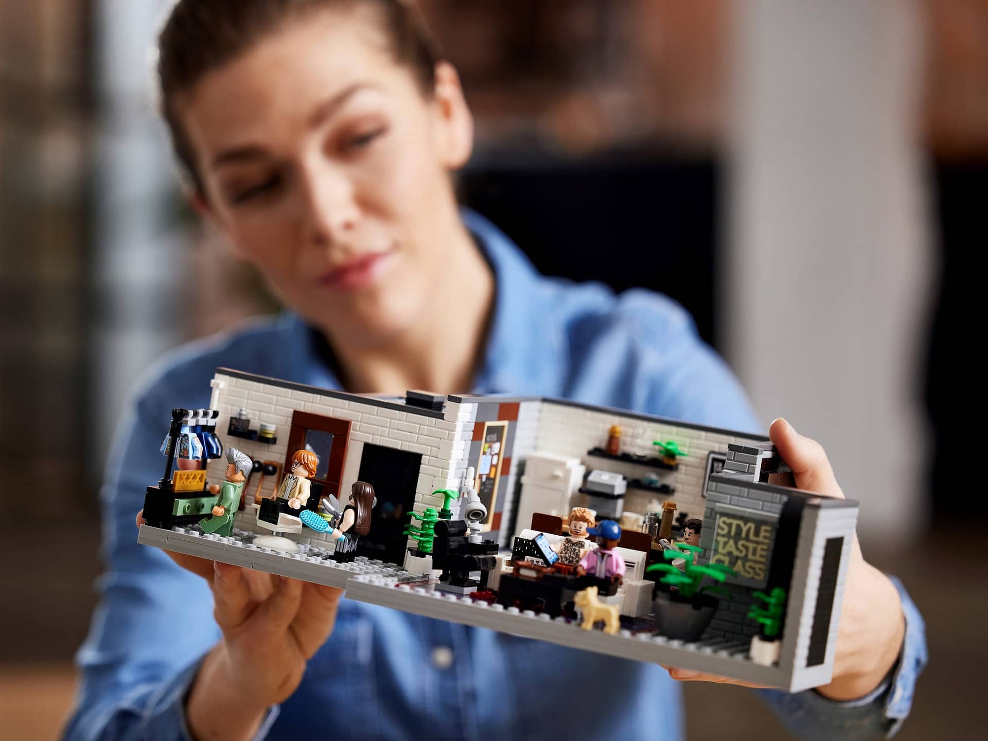 LEGO® 10291 Queer Eye The Fab 5 Loft - ICONS