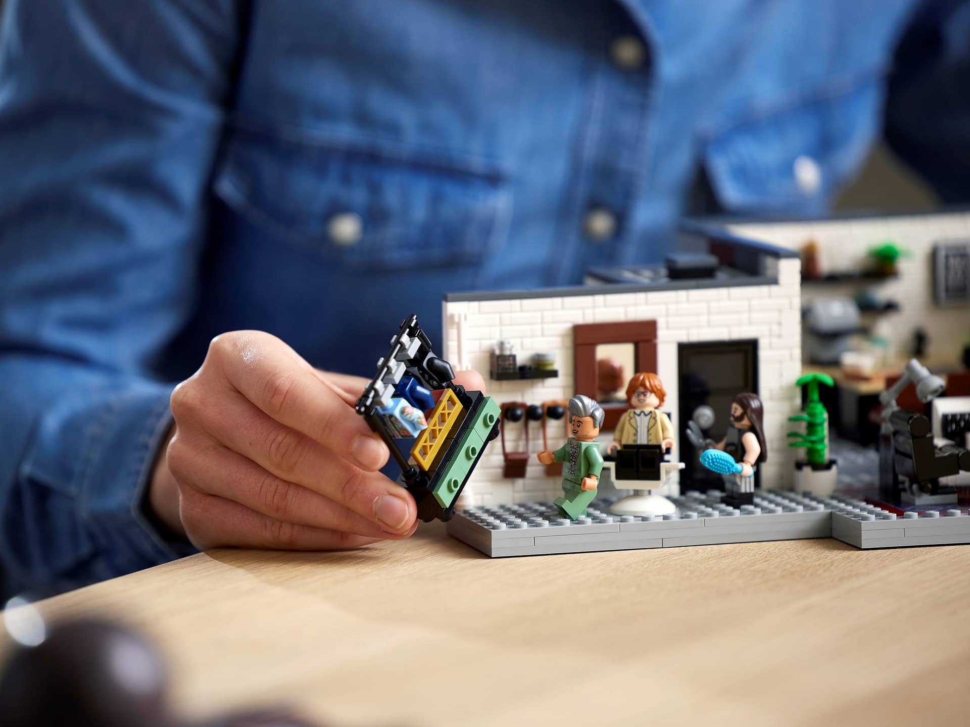 LEGO® 10291 Queer Eye The Fab 5 Loft - ICONS