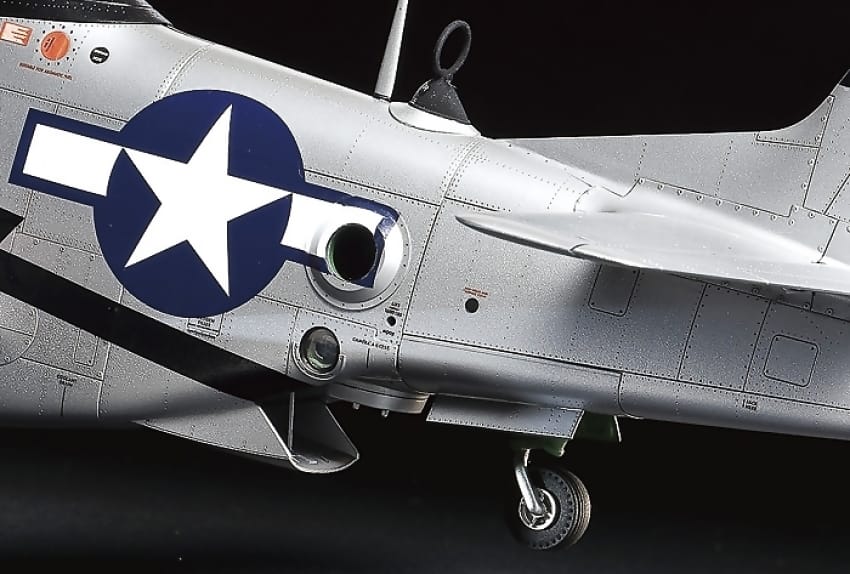 TAMIYA - 1:32 NORTH AMERICAN P-51D/K MUSTANG PACIFIC THEATER