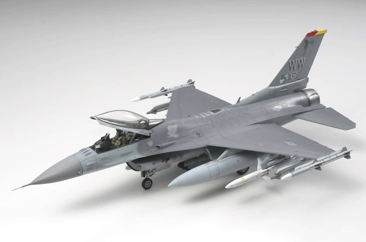 TAMIYA - LOCKHEED MARTIN F-16CJ (BLOCK 50) FIGHTING FALCON
