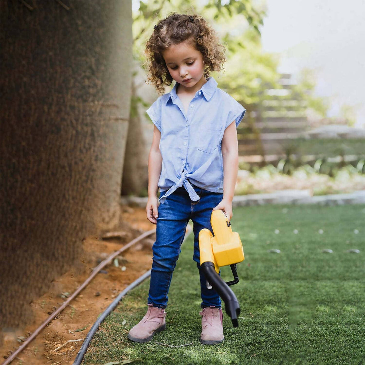 Stanley Jr. - Battery Operated Leaf Blower Toy