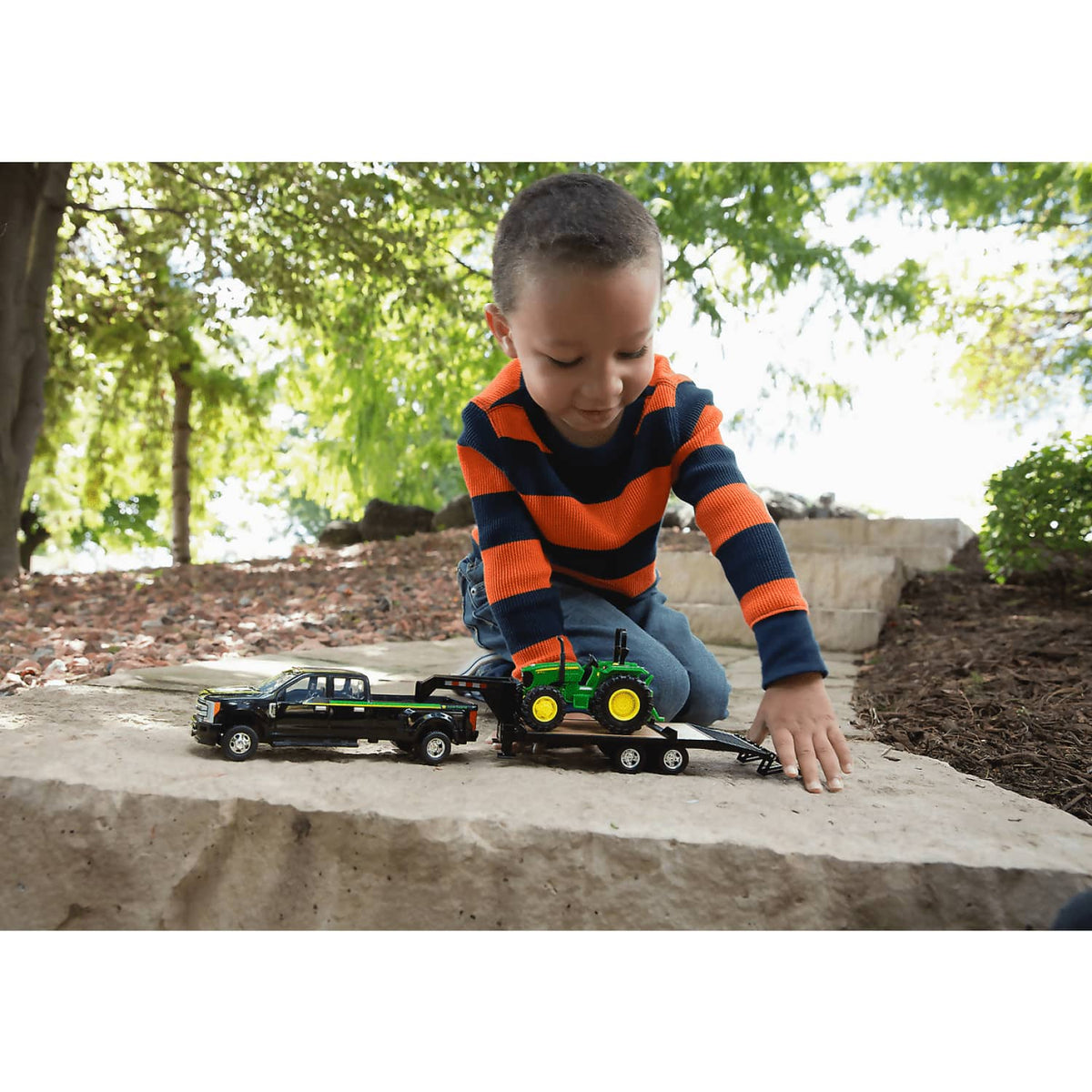John Deere - 1:32 Scale 5075e Tractor W/ Ford F-350 Pickup And 5th Wheel Trailer - Tomy