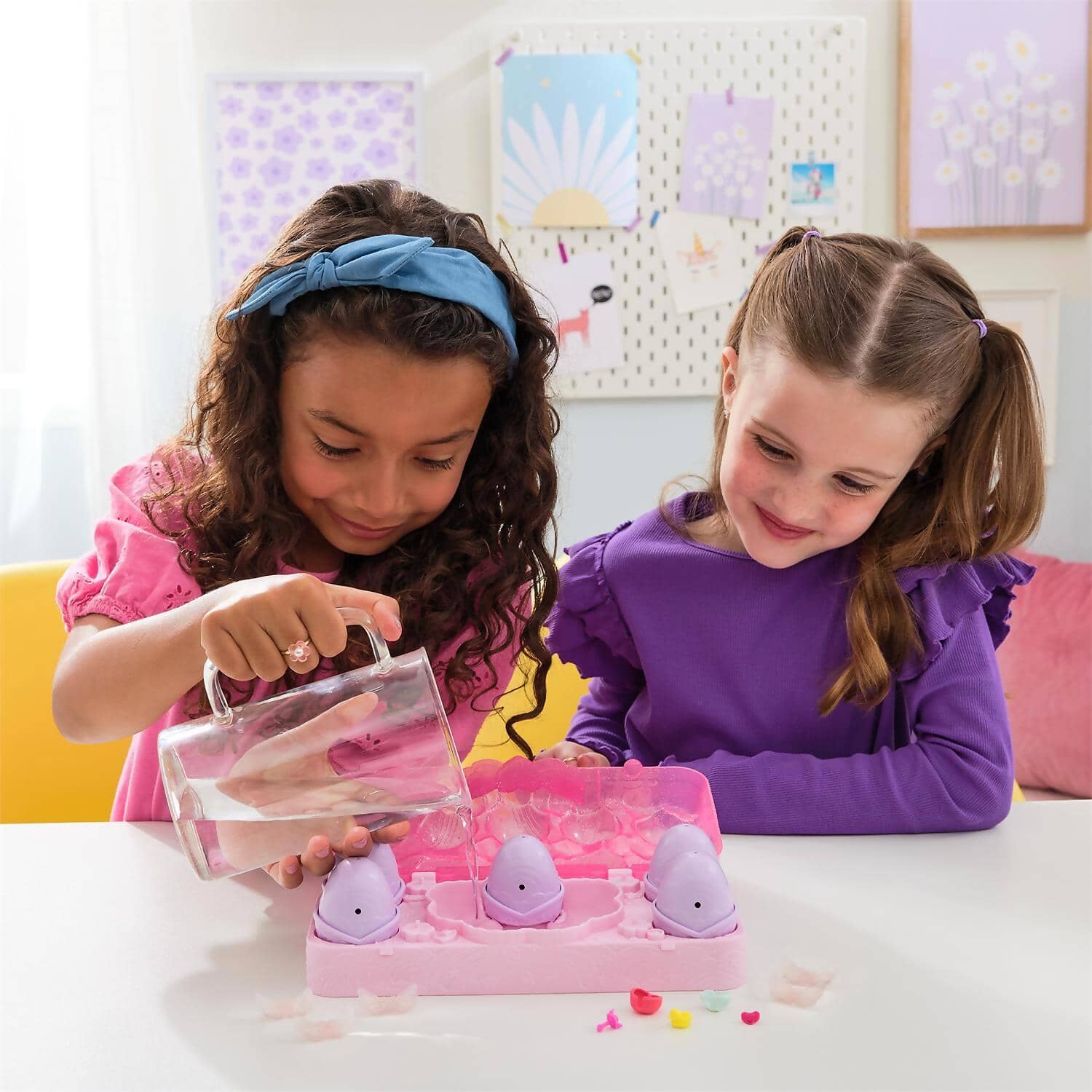 Hatchimals - Alive - Rainbow Splash Egg Carton