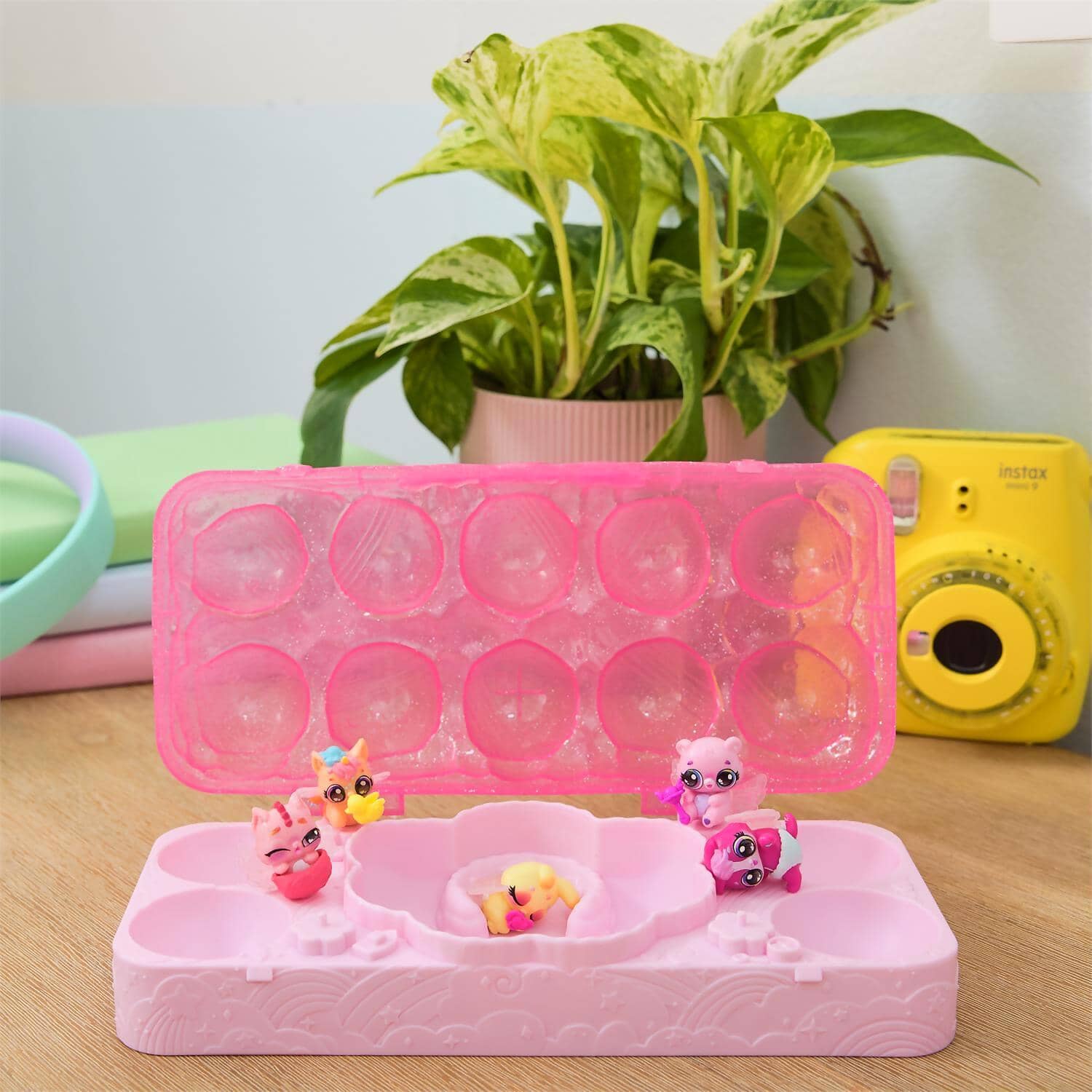 Hatchimals - Alive - Rainbow Splash Egg Carton