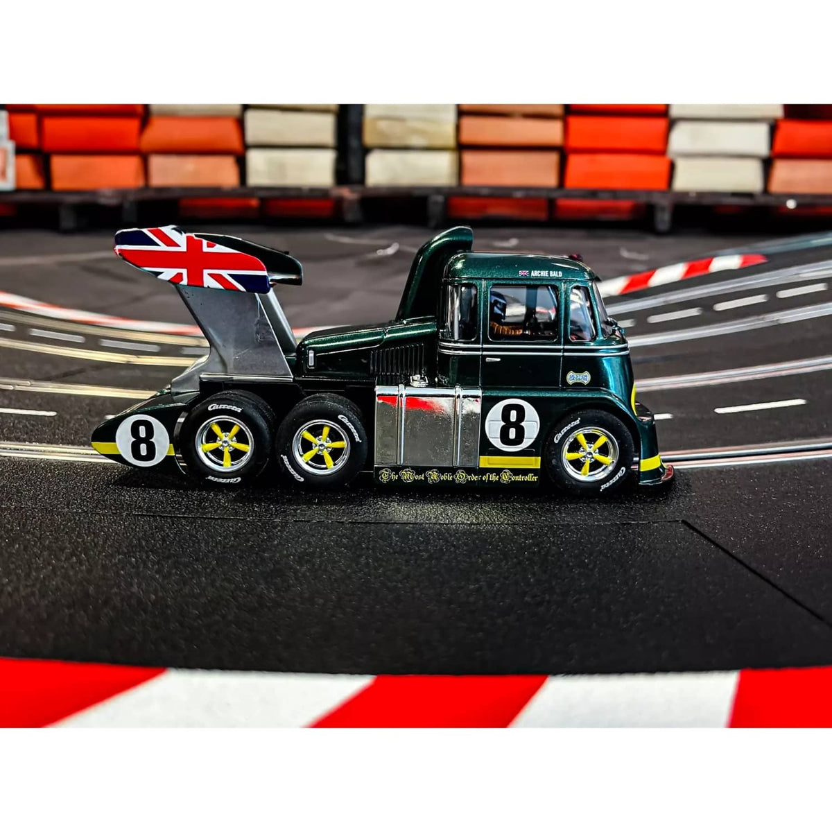 CARRERA - DIGITAL 1:32 - RACETRUCK CABOVER BRITISH RACING GREEN NO.8 - SLOT CAR ALSO SUITS SCALEXTRIC