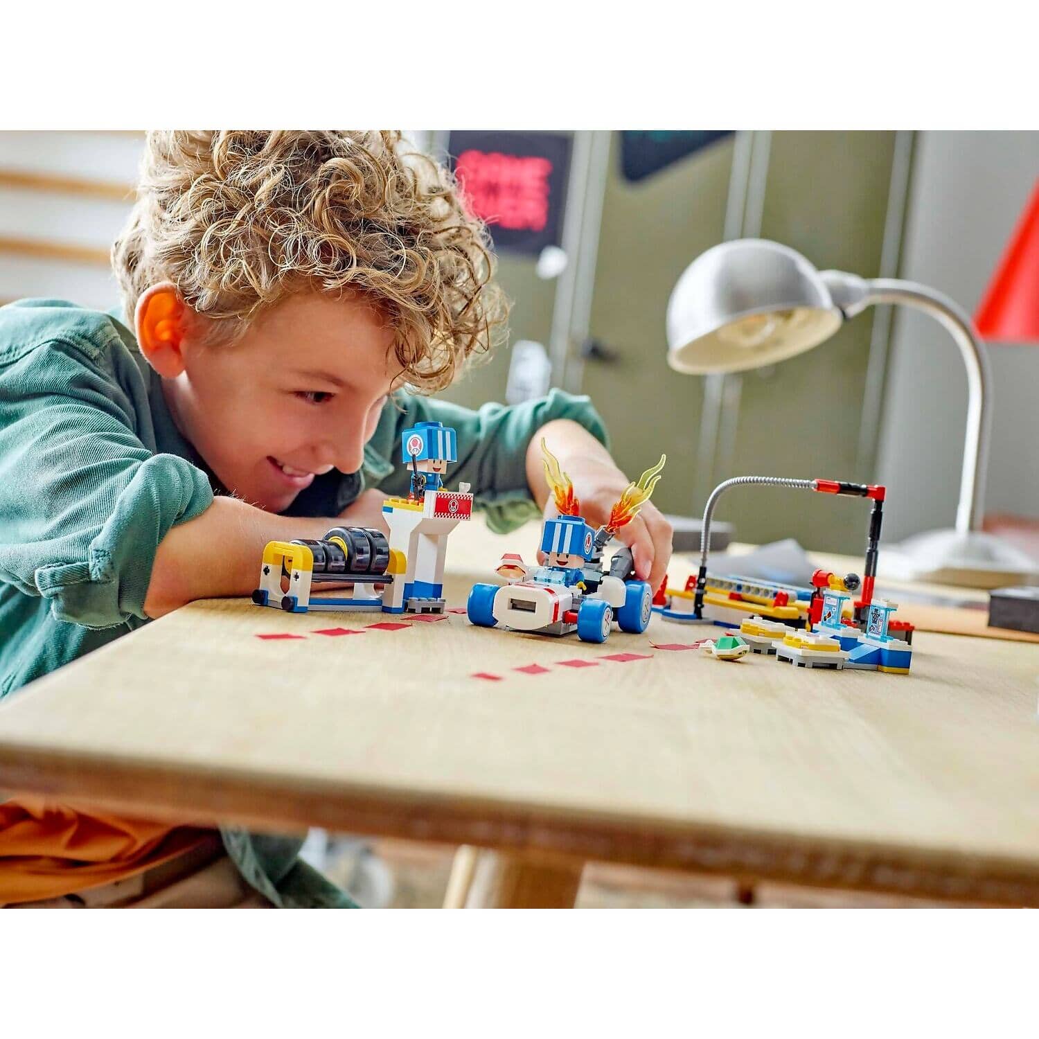 LEGO® 72035 Mario Kart Toad's Garage - Super Mario™