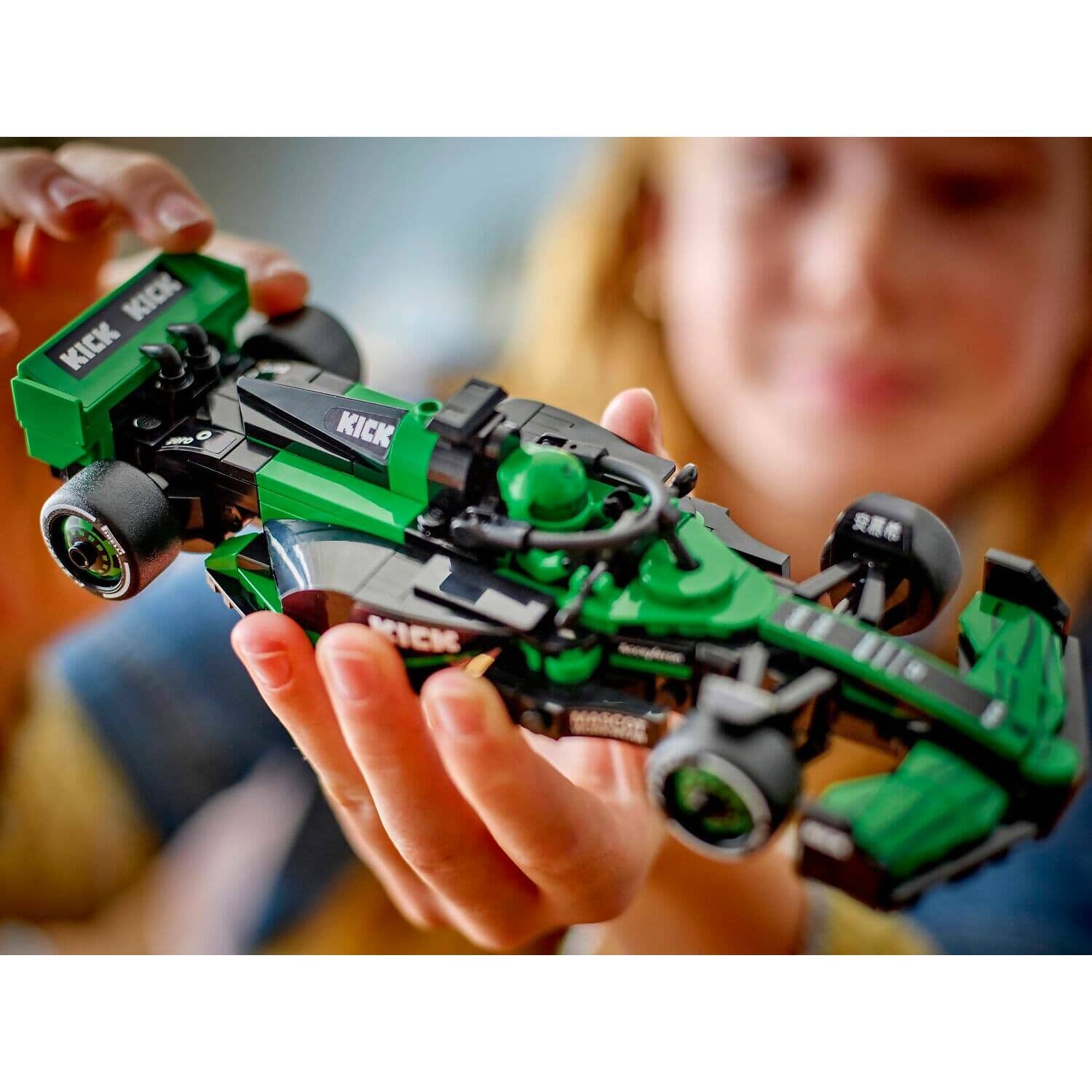 LEGO® 77247 KICK Sauber F1 Team C44 Race Car - Speed Champions