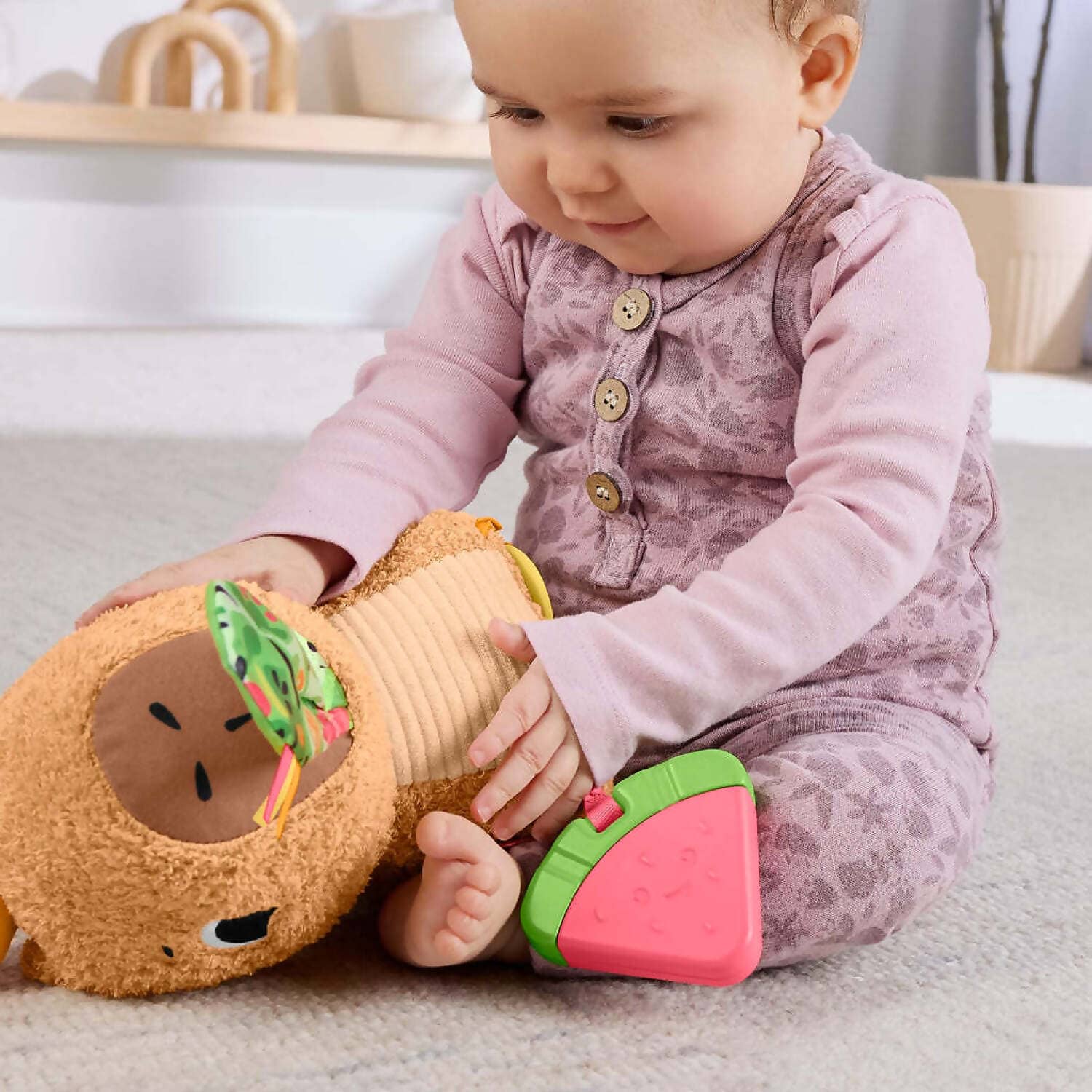 Fisher-Price - Snuggly Snacky Capy