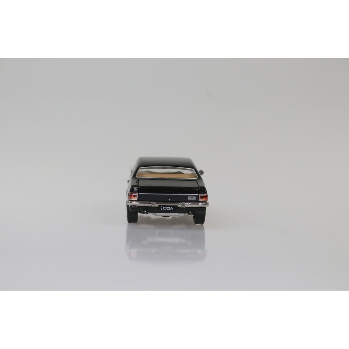 DDA COLLECTIBLES - 1:32 SCALE - 1970 BLACK HG HOLDEN MONARO GTS 350 - DIECAST MODEL