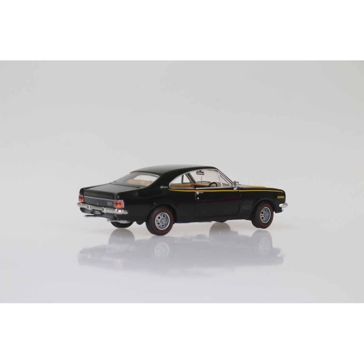 DDA COLLECTIBLES - 1:32 SCALE - 1970 BLACK HG HOLDEN MONARO GTS 350 - DIECAST MODEL