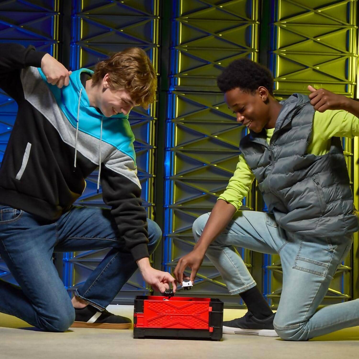 BEYBLADE X - Clash And Carry Beystadium Battle Arena - Hasbro