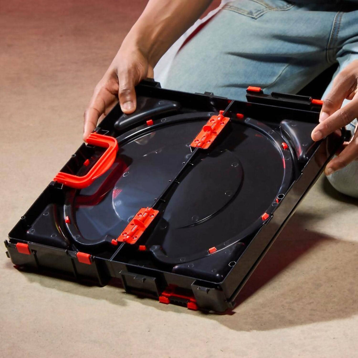 BEYBLADE X - Clash And Carry Beystadium Battle Arena - Hasbro