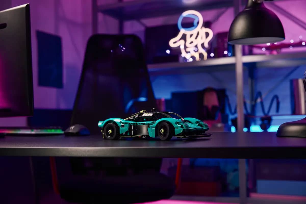 LEGO® 42208 Aston Martin Valkyrie - Technic