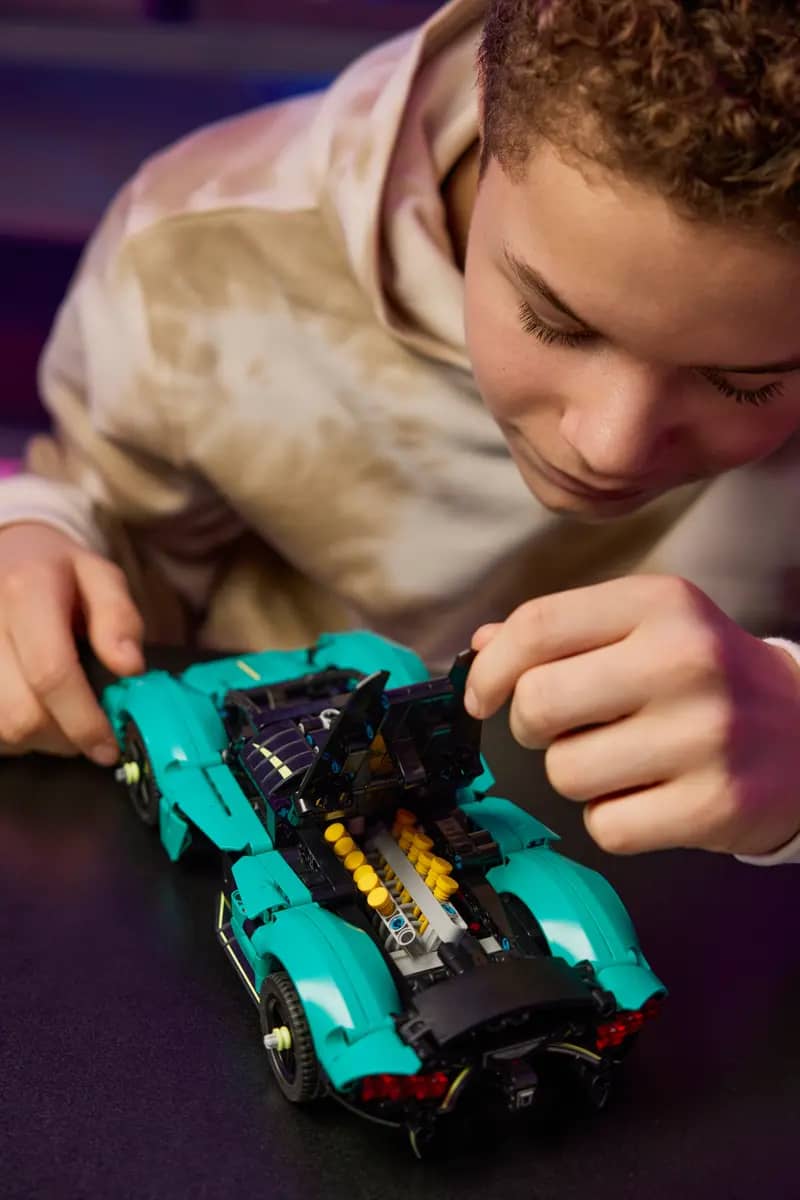 LEGO® 42208 Aston Martin Valkyrie - Technic