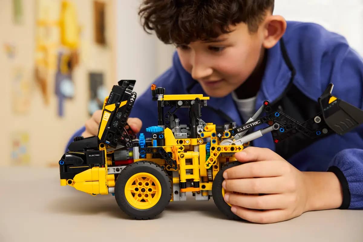 LEGO® 42209 Volvo L120 Electric Wheel Loader - Technic