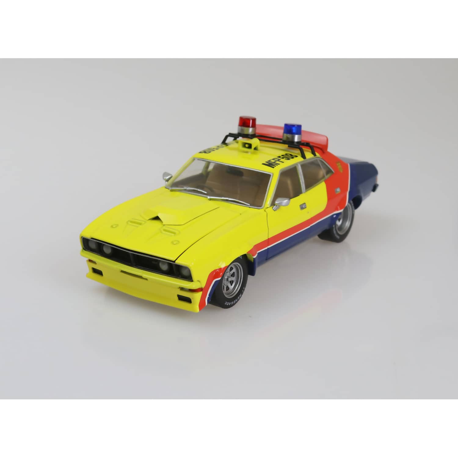 DDA COLLECTIBLES - 1:24 SCALE - XB FALCON MFP FIRST OF THE V8 INTERCEPTORS MOVIE - DIECAST MODEL