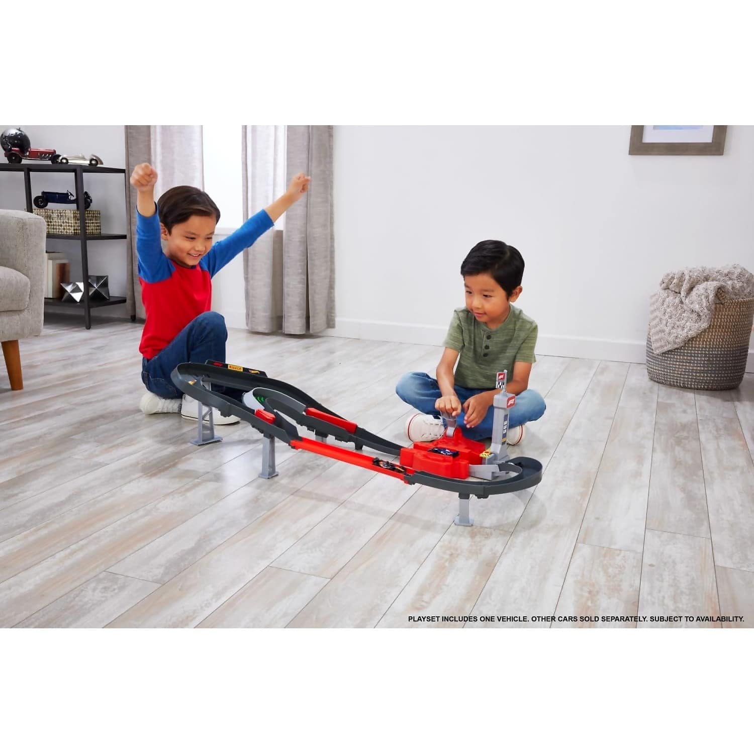 Hot Wheels - Racing Formula 1 Sprint Race Circuit Track Set with 3 Die-Cast Toy Cars in 1:64 Scale - Mattel
