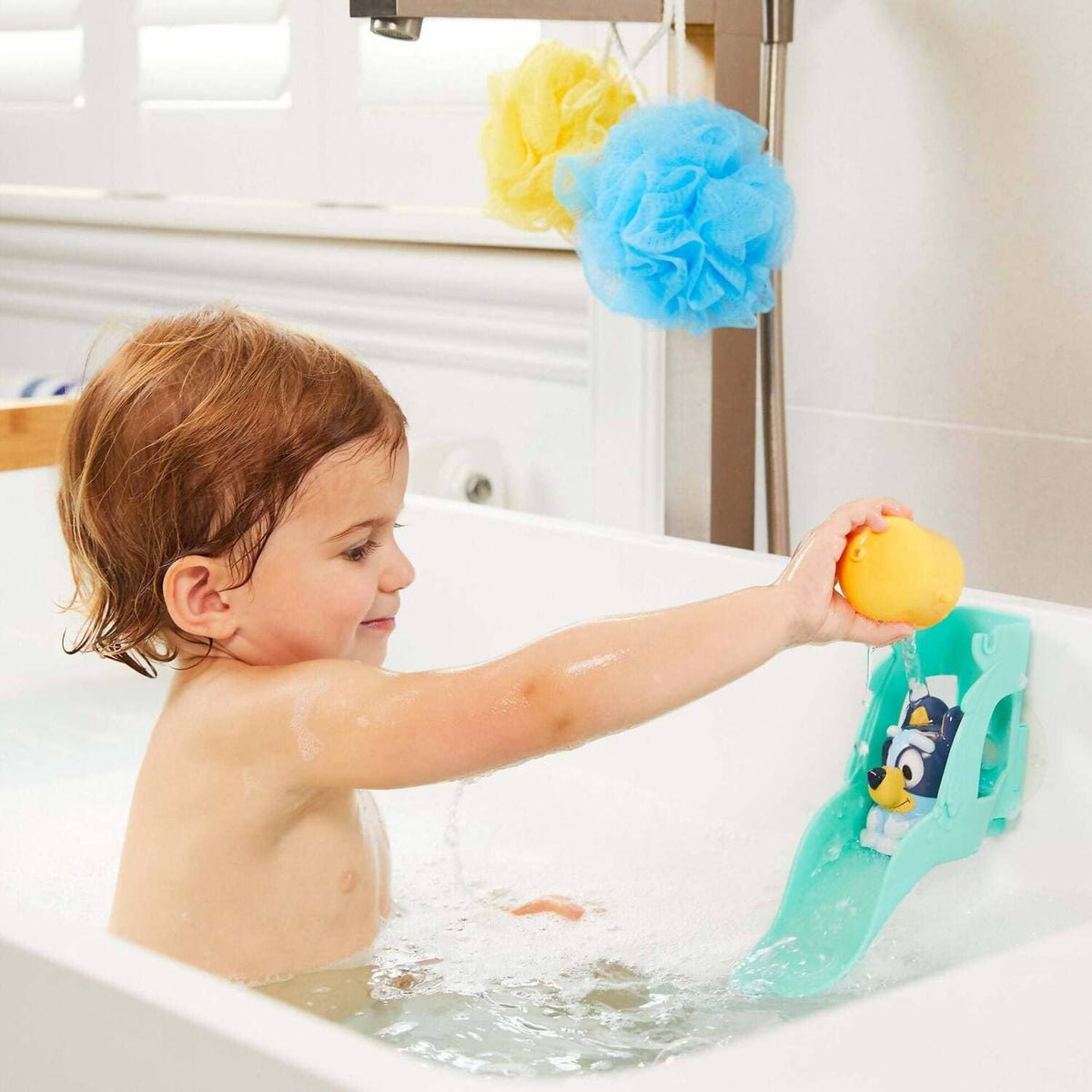 TOMY - Toomies Bluey Waterslide Bath Set