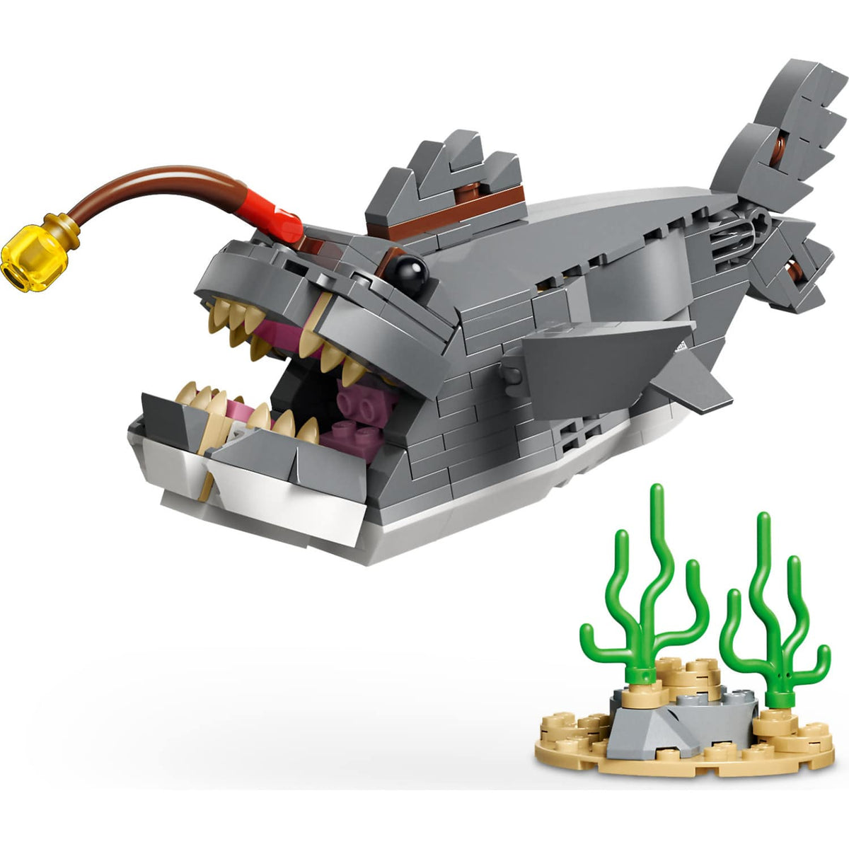 LEGO® 31381 Fierce Shark with a Treasure Chest - Creator 3-in-1