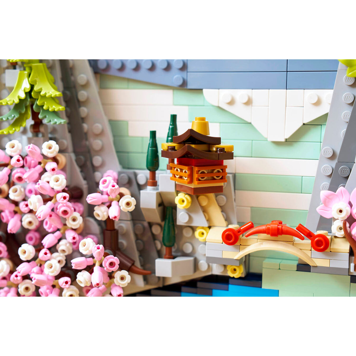 LEGO® 31218 Japanese Cherry Blossom Landscape - Art